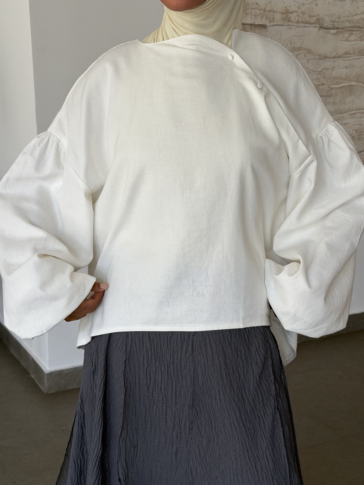 Blouse à col courbé — Blanc