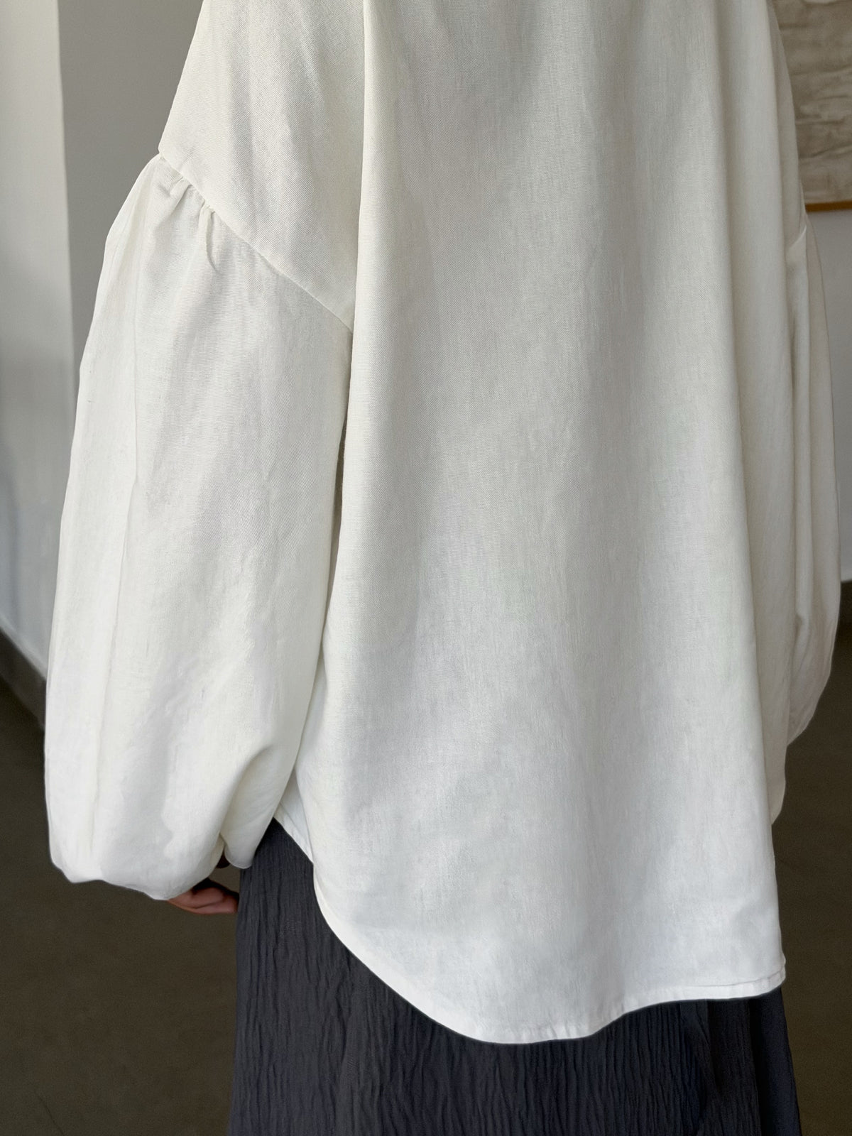 Blouse à col courbé — Blanc